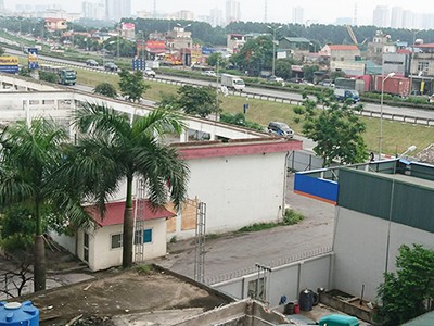 Lô đất dự kiến xây dựng bến xe nằm sát vành đai 3. Ảnh: Anh Duy.