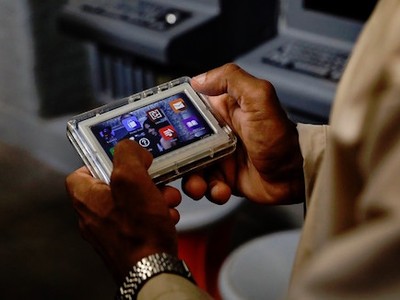 Dịch vụ JPay trên máy tính bảng giúp tù nhân kết nối với thế giới bên ngoài. Ảnh: Reuters.