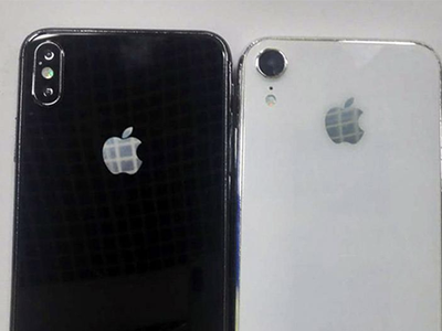 Mặt sau được cho là iPhone X Plus (bên trái) và iPhone 2018.
