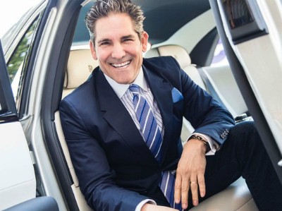 Triệu phú Grant Cardone quan niệm tiền để một chỗ là lãng phí. Ảnh: Cnbc.
