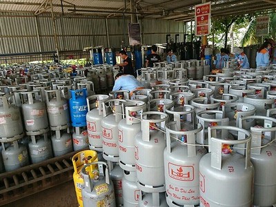 Giá gas tháng 8 tăng 11.000 đồng/bình 12 kg.
