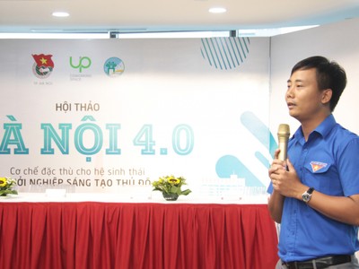 Phó Bí thư Thành đoàn Hà Nội, Nguyễn Đức Tiến phát biểu tại hội thảo. 