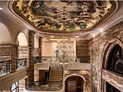 Sau hơn 1 thập kỷ, kể từ lúc đặt bút vẽ bản thiết kế đầu tiên đến quá trình xây dựng, hoàn thiện, không kể hết hàng chục lần đập đi xây lại, tháo ra lắp lại để “vừa mắt” “Chủ nhiệm” công trình, D’. Palais Louis đã chính thức hoàn thành.