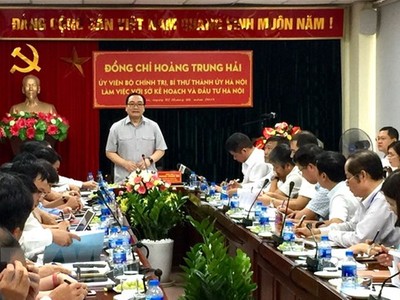 Bí thư Thành ủy Hà Nội Hoàng Trung Hải đã có buổi làm việc với Sở Kế hoạch và Đầu tư thành phố Hà Nội. (Ảnh: Nguyễn Thắng/TTXVN)