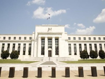 Kinh tế tăng trưởng mạnh mẽ, Fed giữ nguyên lãi suất