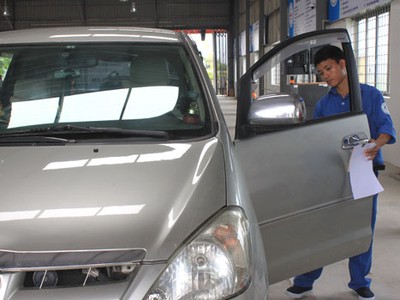 Xe đi đăng kiểm sẽ phải đảm bảo quy định về khí thải. Ảnh: Đoàn Loan.