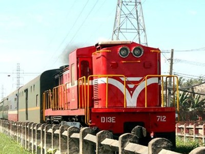 Do đoạn đường sắt từ ga Bình Triệu (quận Thủ Đức) vào ga Sài Gòn (quận 3) giao cắt với nhiều tuyến đường bộ nên dễ xảy ra kẹt xe mỗi khi tàu đi qua. Ảnh: Hữu Công.