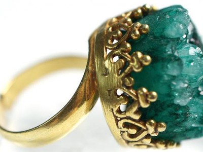 Chiếc nhẫn cổ được anh Ben Bishop tìm thấy trên cánh đồng của một nông dân ở Somerset, Anh. (Nguồn: Pixabay).