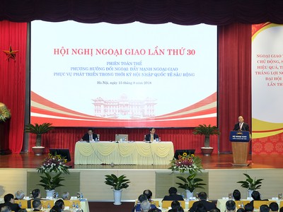 Thủ tướng Nguyễn Xuân Phúc phát biểu tại Phiên họp.