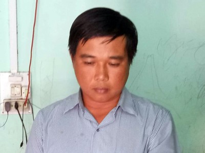 Một trong số ba cán bộ địa chính xã bị bắt. Ảnh: Nguyễn Hằng.