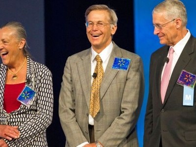 Alice, Jim và Rob Walton là ba thành viên trong gia đình sở hữu Walmart. Ảnh: Walmart.