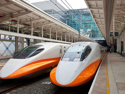 Tàu cao tốc ở Đài Loan được áp dụng công nghệ phân tán động lực. Ảnh: Xuân Hoa.