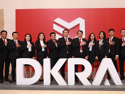 Ban điều hành DKRA Vietnam cùng đội ngũ lãnh đạo các công ty thành viên tại Lễ ra mắt nhận diện thương hiệu và công bố chiến lược mới.