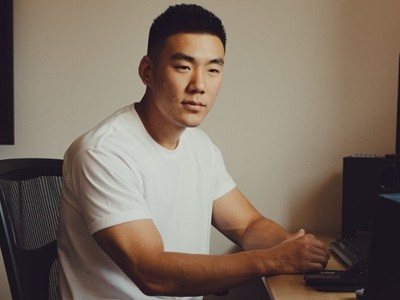 Tony Yoo đã đổ 100.000 USD vào tiền ảo. Ảnh: NYT.