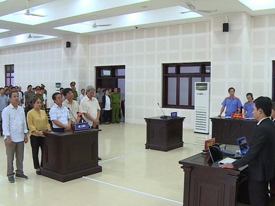 Phiên sơ thẩm lần thư 4 vụ án buôn gỗ lậu kéo dài 7 năm vừa kết thúc chiều nay (23/8) sau gần 10 ngày xét xử tại TAND TP. Đà Nẵng.