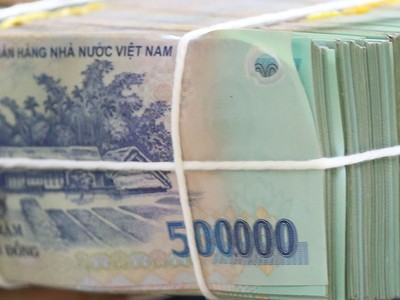 Hạ lãi suất, không nên đặt thành mục tiêu bắt buộc