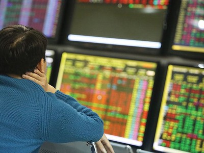 8 doanh nghiệp bị HOSE nhắc nhở