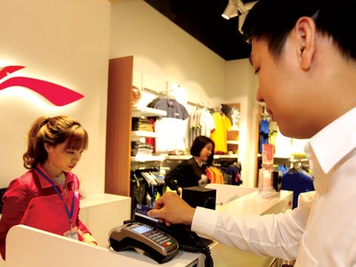 Chủ ngân hàng đã được phép dùng thẻ tín dụng của ngân hàng mình