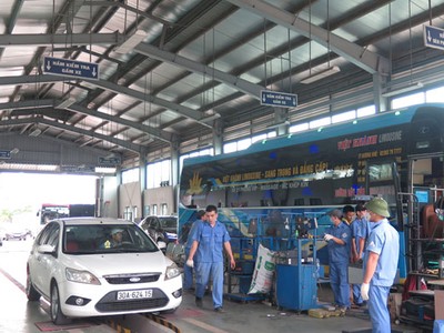Hoạt động của một trung tâm đăng kiểm. Ảnh: Báo GTVT.