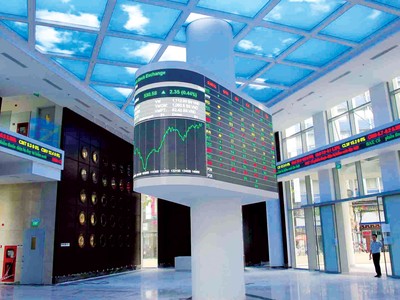 Chứng khoán chờ lực đẩy vào “sóng”