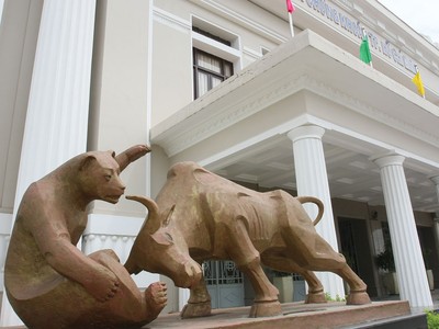 Sôi động doanh nghiệp chuyển sàn niêm yết