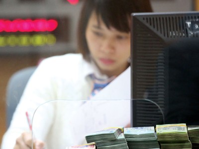 Ngân hàng tự xoay xở kiếm lãi khi room tín dụng hạn hẹp