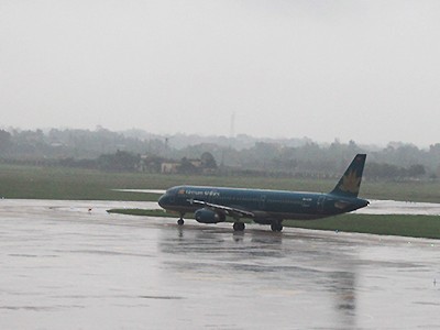 Nhiều chuyến bay đến Hong Kong bị hủy do bão