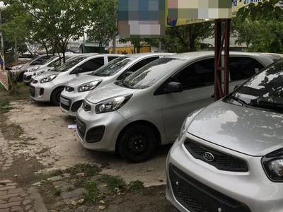 Xe cũ, dòng xe cỏ giá rẻ vẫn đạt doanh số tiêu thụ khá ổn định giữa cơn bão ở thị trường xe Việt.