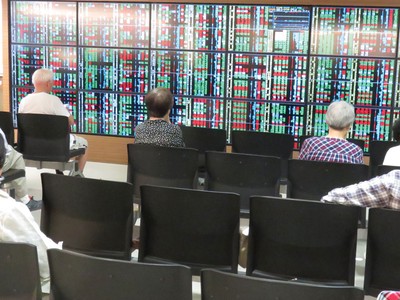 Cận cảnh sàn chứng khoán 1.000 tỷ USD