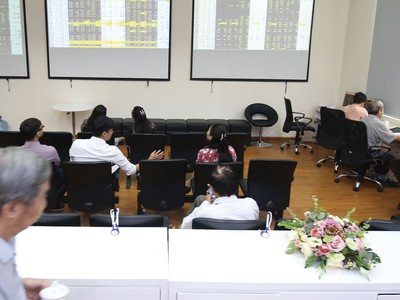 Thị trường chứng khoán cần cải thiện chất lượng và rộng cửa đón vốn mới