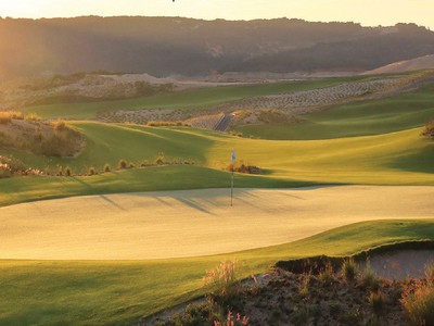 Phong cảnh tuyệt đẹp của sân golf KN Paradise Cam Ranh.