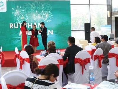 Bất động sản lại vào mùa tặng nhà, tặng xe...