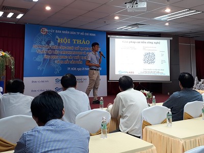 TS.Đỗ Quyết, đại diện nhóm nghiên cứu giới thiệu sản phẩm tại buổi lễ.