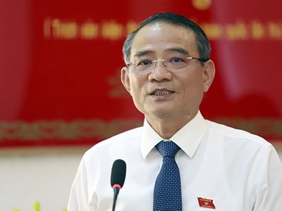 Ông Trương Quang Nghĩa giải đáp ý kiến cử tri vào chiều 25/9. Ảnh: Nguyễn Đông.