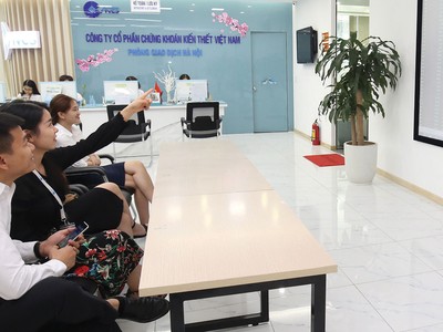 VN-Index được dự báo sẽ tăng lên vùng 1.080-1.100 điểm trong 2 tháng tới.