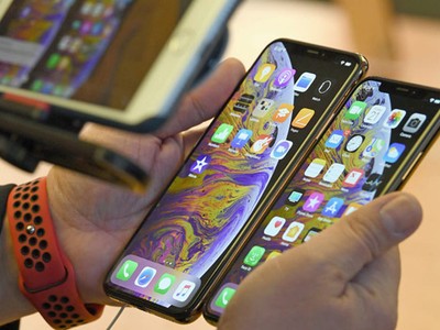 iPhone Xs có giá bán khởi điểm từ 999 USD, còn Xs Max là 1.099 USD