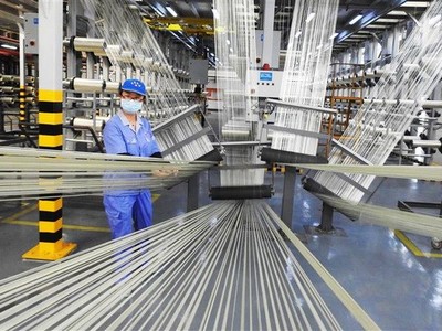 Một nhà máy sản xuất sợi carbon ở tỉnh Giang Tô, Trung Quốc. (Nguồn: AFP/TTXVN).