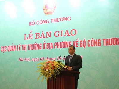 Sáng 3/10, tại Hà Nội đã diễn ra lễ bàn giao 28 Chi Cục Quản lý thị trường về Bộ Công Thương. (Ảnh: moit.gov.vn).