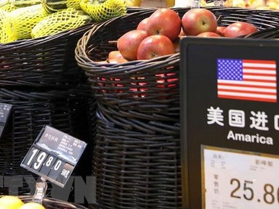 Hoa quả nhập khẩu từ Mỹ được bày bán tại siêu thị ở thủ đô Bắc Kinh (Trung Quốc). (Nguồn: EPA/TTXVN).