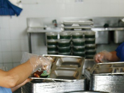 Tại Việt Nam, có bao nhiêu suất ăn được mua bảo hiểm?