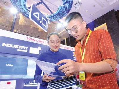 Nếu coi doanh nghiệp là một cỗ xe, thì động cơ là tinh thần doanh nghiệp, tay lái là văn hóa doanh nghiệp và bánh xe là công nghệ 4.0.