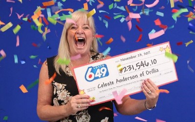 Niềm vui của khách hàng tại Ontario (Canada) khi nhận giải trúng xổ số hơn 230.000 USD. Ảnh: OLG.