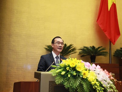 Chủ nhiệm Ủy ban Kinh tế của Quốc hội Vũ Hồng Thanh trình bày Báo cáo trước Quốc hội - Ảnh: VGP/Nhật Bắc.