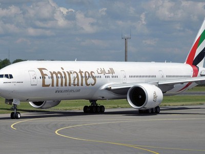 Một tiếp viên hàng không của Emirates bị tình nghi lấy trộm hơn 100 triệu đồng của hành khách trên chuyến bay.