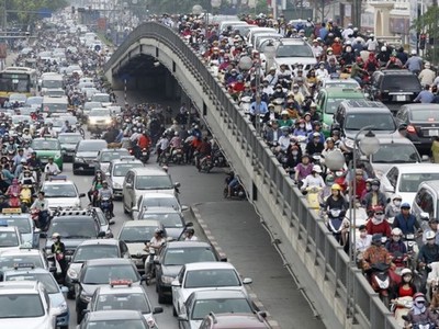 Hà Nội đang đối mặt với rất nhiều vấn đề xã hội do việc tăng dân số vượt quá mức dự tính.