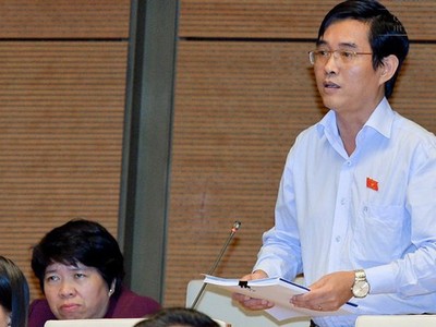 Đại biểu Hoàng Quang Hàm (Phú Thọ) cho rằng, phương án phân bổ ngân sách vẫn còn dàn trải, không đúng Luật đầu tư công và tạo cơ chế xin-cho.