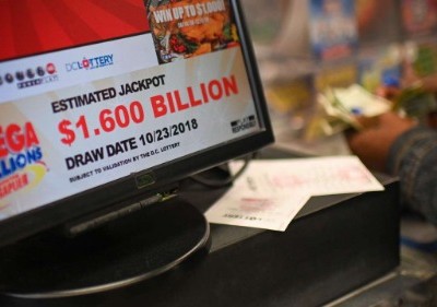 Một quầy bán vé số tại Mỹ dịp giải Mega Millions đạt trị giá 1,6 tỷ USD vừa qua. Ảnh: AFP.