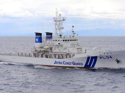 Đội bảo vệ bờ biển Nhật đang cơ động quanh khu vực hòn đảo mất tích.