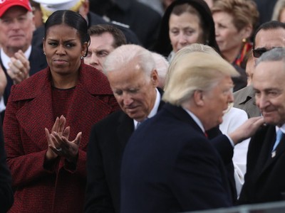 Cựu Đệ nhất phu nhân Mỹ Michelle Obama cho rằng Tổng thống Donald Trump từng đặt gia đình bà vào nguy hiểm. (Ảnh: AFP).