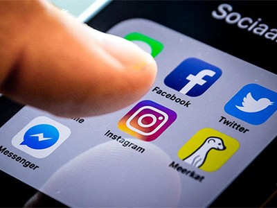 Instagram được yêu thích không kém Facebook và Twitter. 